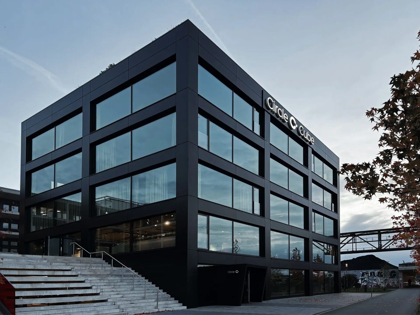 Circle Cube Bürogebäude an der Hafenallee 61 in Offenbach am Main, Standort der Online Marketing Agentur EUPHORIA