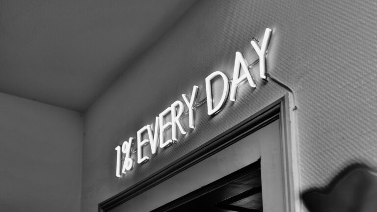 LED-Schriftzug: 1% every day.